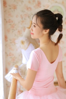 一吻二脱三床四吻胸